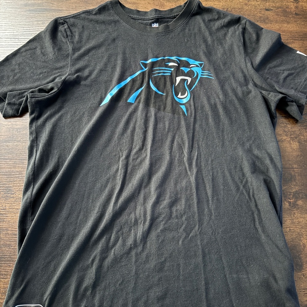 New Era Carolina Panthers Large Short Sleeve Shirt